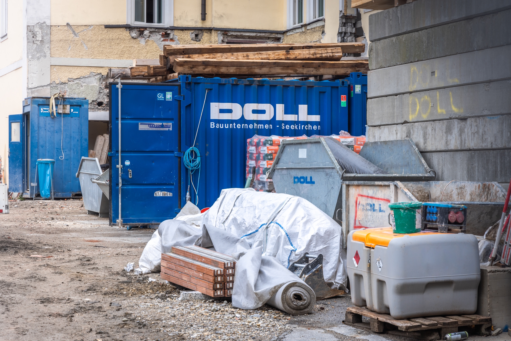 Baustoffe mit Container WEB