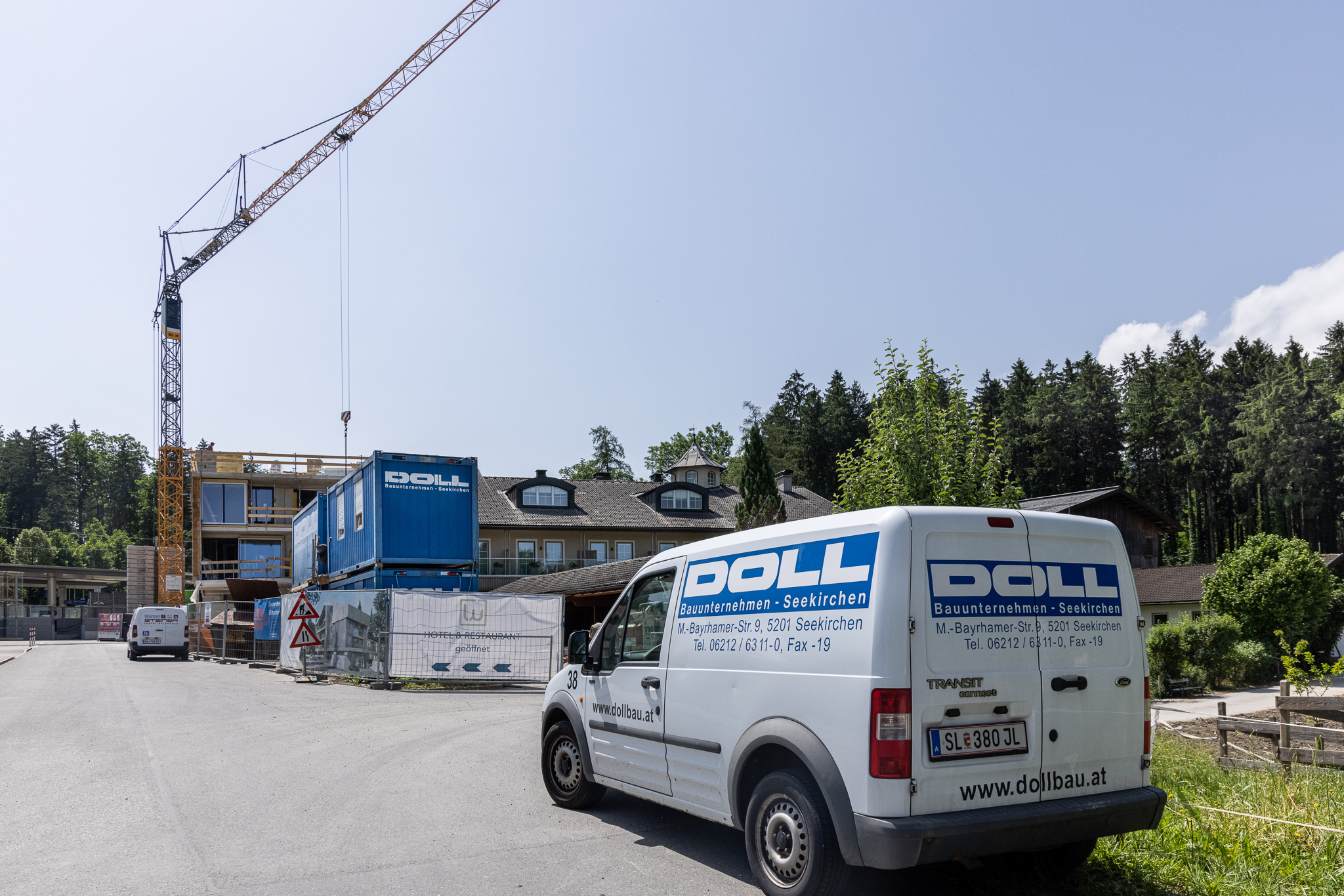 Vigaun Langwied Baustelle Langwies von rechts mit DOLL Autos